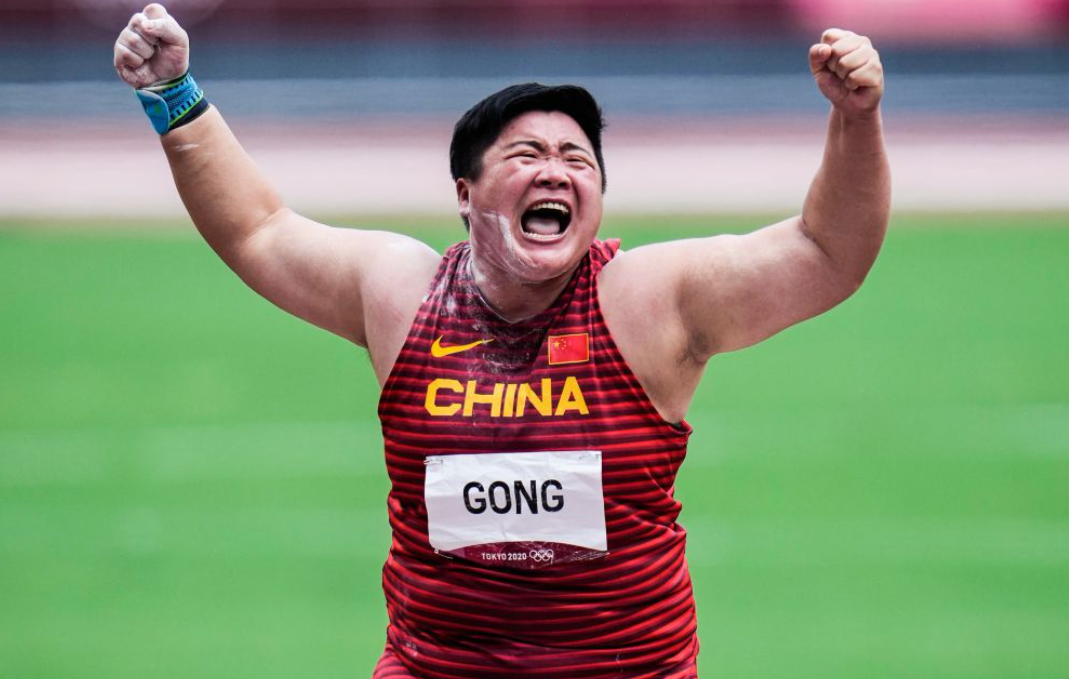 肯尼亚长跑选手领跑全场奋勇拼搏
